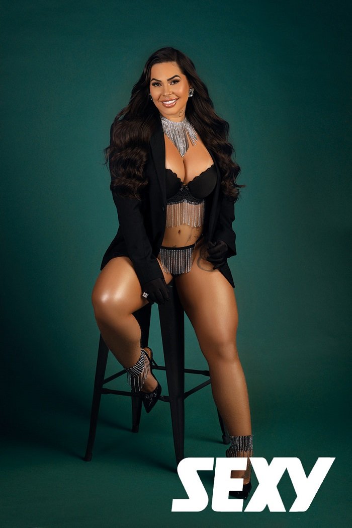 Juju Alves nua na Sexy
